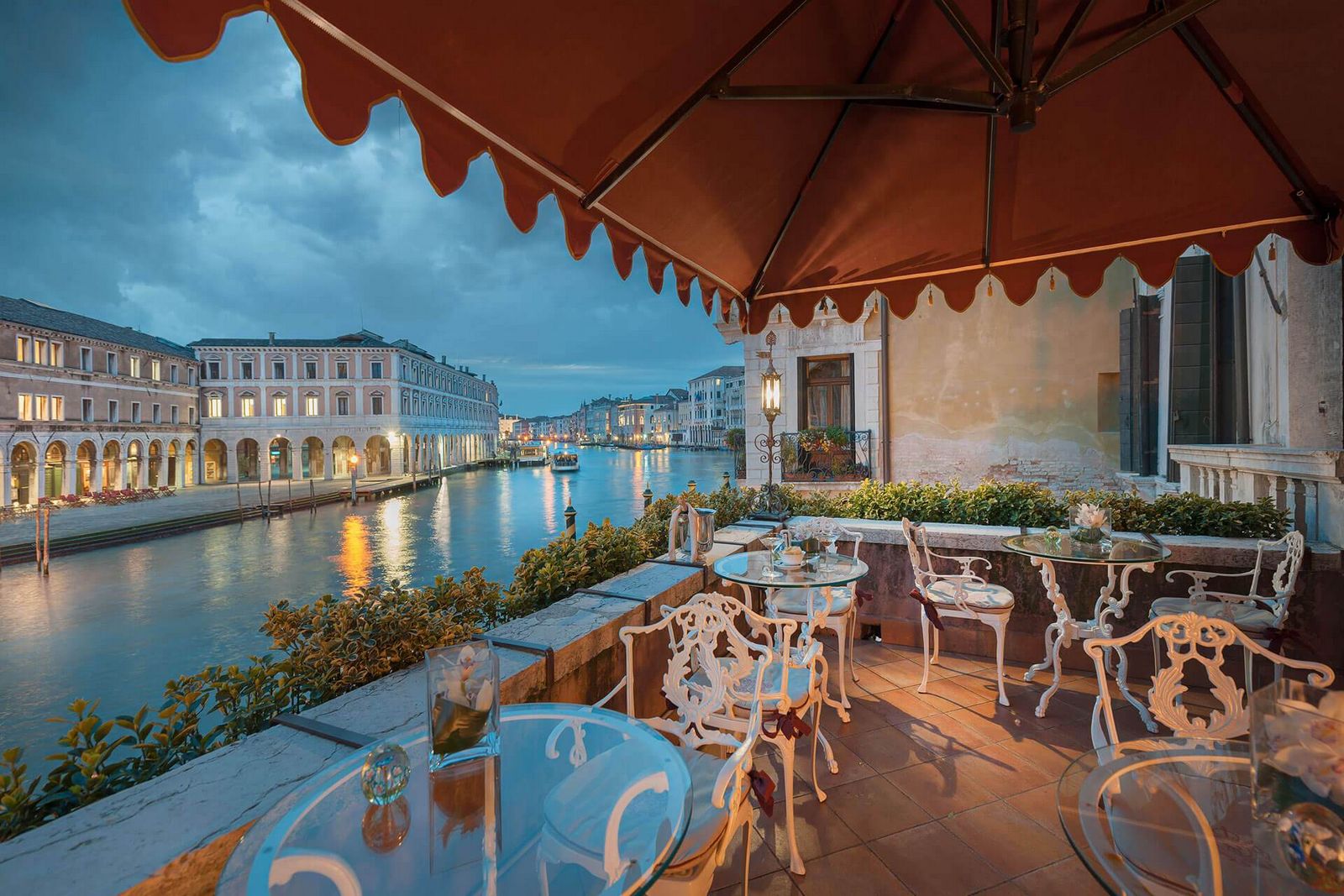 Intimate Wedding In Venice