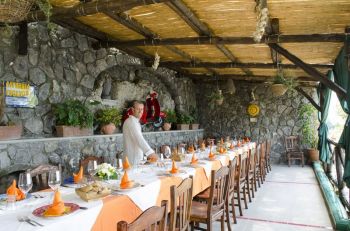 farmhouse-overlooking-positano-sea