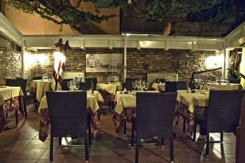 venice-wedding-outdoor-restaurant